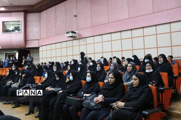 تجلیل از معلمان برتر در کانون پرورشی فکری و هنری مازندران