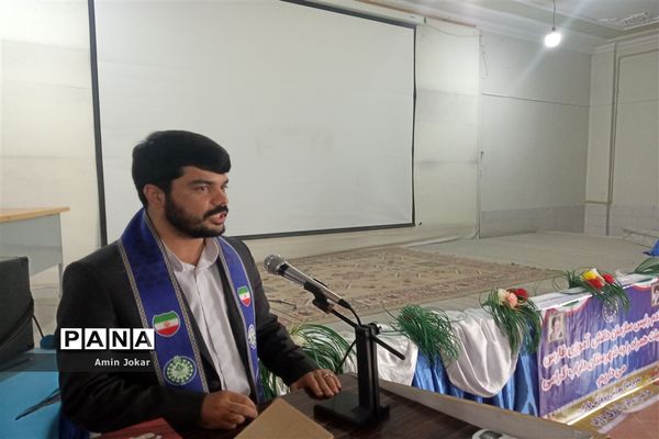 اجرای طرح میثاق با ولایت با حضور مربیان و دانش‌آموزان پیشتاز در داراب