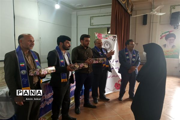 اجرای طرح میثاق با ولایت با حضور مربیان و دانش‌آموزان پیشتاز در داراب