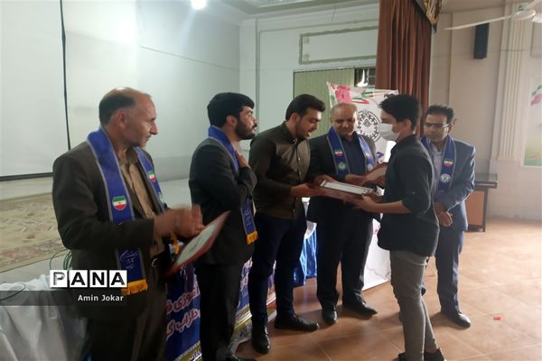 اجرای طرح میثاق با ولایت با حضور مربیان و دانش‌آموزان پیشتاز در داراب