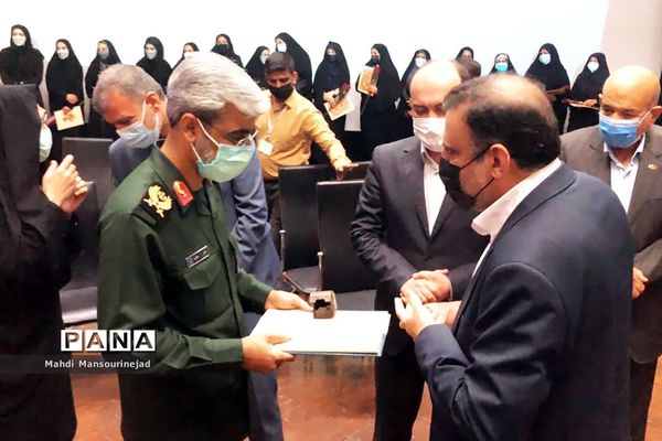 آِیین بزرگداشت مقام معلم همراه با تجلیل از معلمان نمونه استان هرمزگان