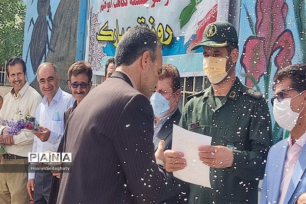 زنگ سپاس معلم در دبستان شهید پسندیده روستای فدافن کاشمر