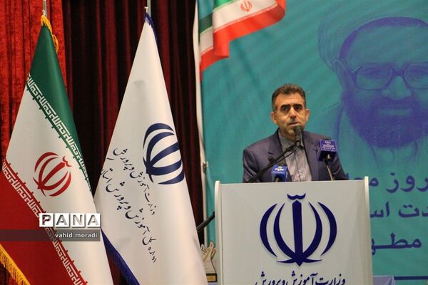 آیین گرامیداشت مقام شامخ معلم در کرمانشاه