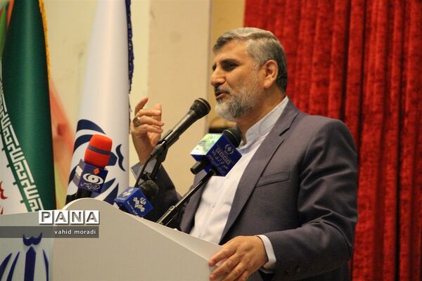 آیین گرامیداشت مقام شامخ معلم در کرمانشاه
