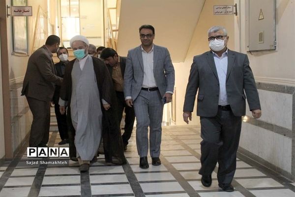 آیین تجلیل از برگزیدگان جلوه‌های ویژه معلمی در ناحیه ۲ اهواز