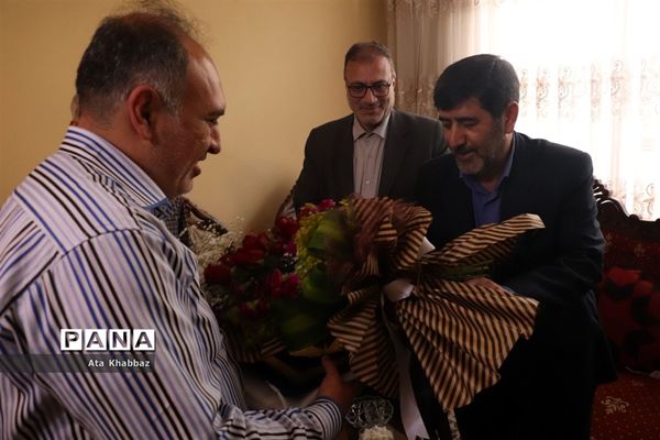 دیدار با خانواده معلم شهید و معلم جانباز به‌مناسبت هفته معلم در تبریز