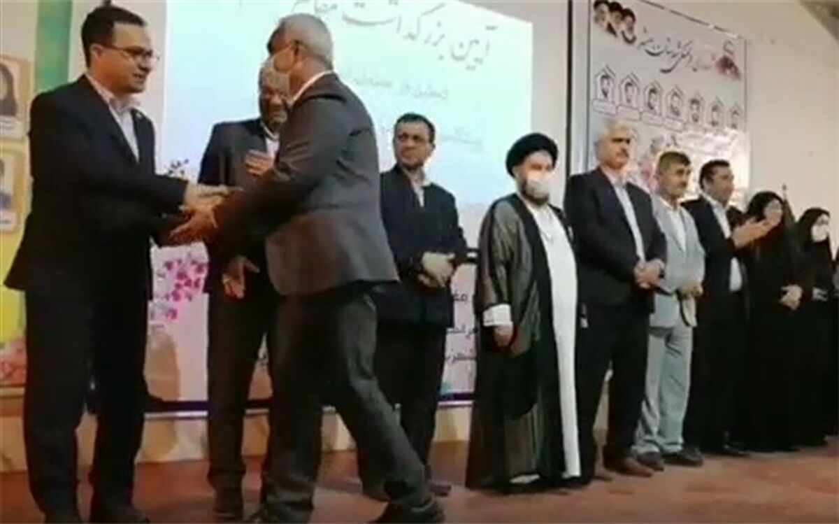 آیین تجلیل و بزرگداشت مقام معلمان نمونه و پیشکسوتان آموزش و پرورش شهرستان بهشهر/فیلم