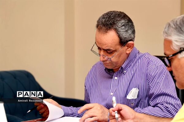 داوری آثار معلمان هنرمند