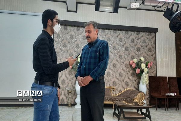 آیین تجلیل از دبیران دبیرستان حربن ریاحی منطقه ۱۳