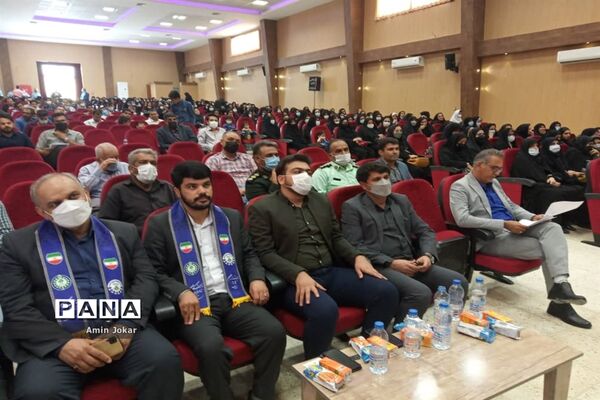 تجلیل از مربیان و دانش‌آموزان پیشتاز سازمان دانش‌آموزی گراش در هفته بزرگداشت مقام معلم