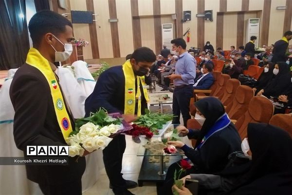 مراسم سپاس مربی و تجلیل از معلمان نمونه شهرستان کازرون