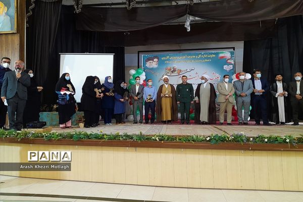 مراسم سپاس مربی و تجلیل از معلمان نمونه شهرستان کازرون