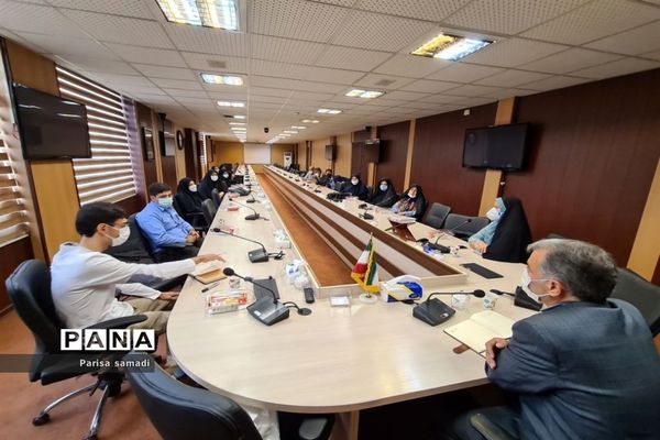 تجلیل از مراقبان سلامت منطقه ۱۳ در هفته سلامت