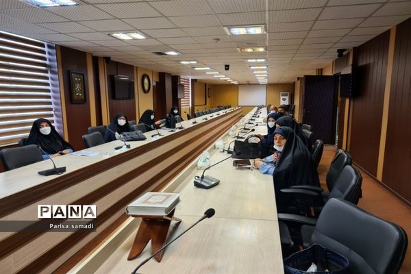 تجلیل از مراقبان سلامت منطقه ۱۳ در هفته سلامت