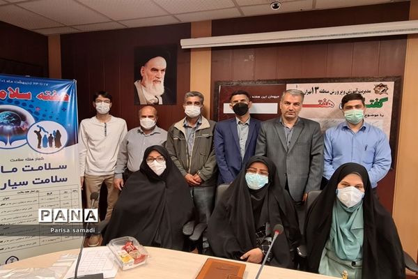 تجلیل از مراقبان سلامت منطقه ۱۳ در هفته سلامت