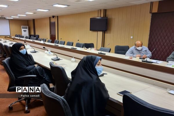 تجلیل از مراقبان سلامت منطقه ۱۳ در هفته سلامت