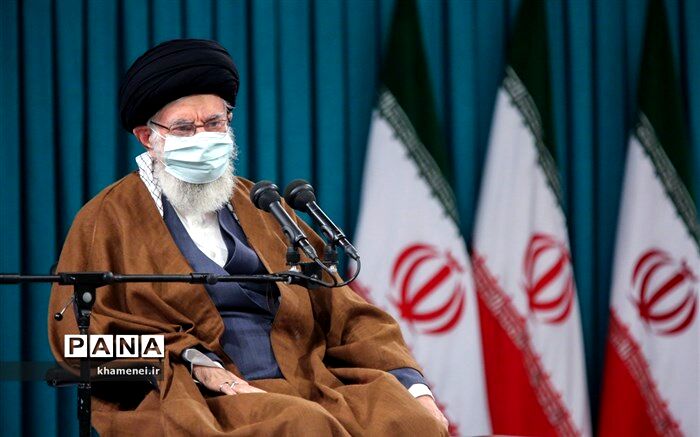 کارگران در صف مقدم مقابله با سیاست دشمن ایستادند