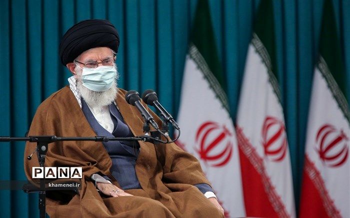 کارگران در صف مقدم مقابله با سیاست دشمن ایستادند