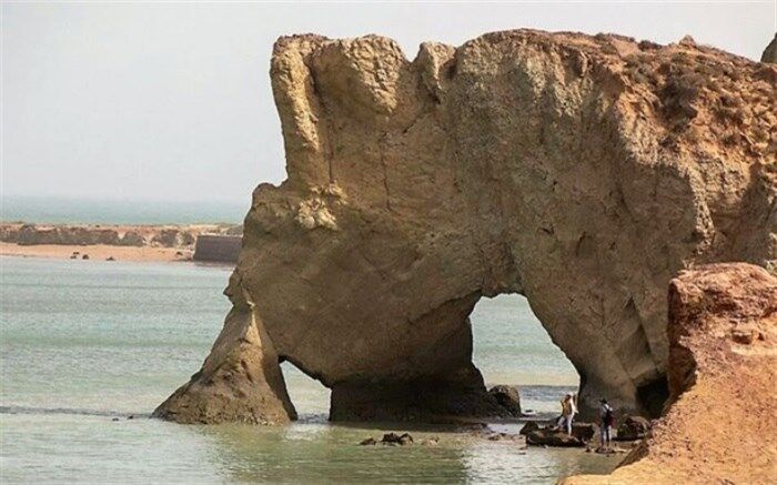 روزنه دریا در جزیره هرمز فرو ریخت + تصویر