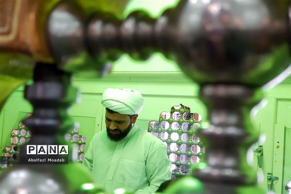 آئین غبارروبی و عطر افشانی ضریح امامزاده سید حمزه (ع)