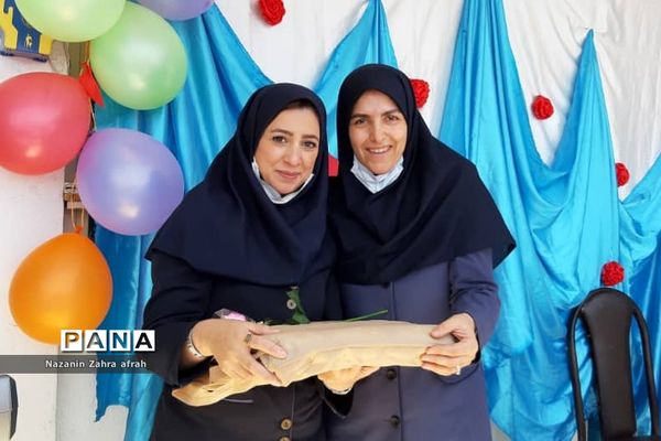 جشن سپاس معلم در دبستان حضرت زهرا(س) رودهن