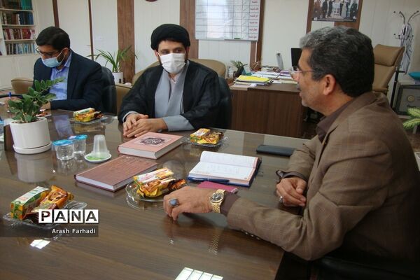 جلسه هم‌اندیشی با مشاورین مدیر کل آموزش و پرورش استان بوشهر در امور روحانیت