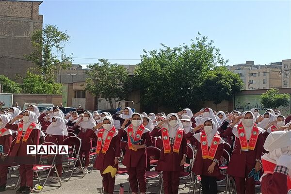 مراسم سپاس معلم در دبستان دخترانه سعادت شهرستان قدس