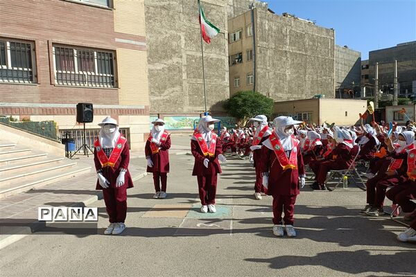 مراسم سپاس معلم در دبستان دخترانه سعادت شهرستان قدس