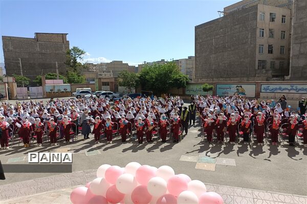 مراسم سپاس معلم در دبستان دخترانه سعادت شهرستان قدس