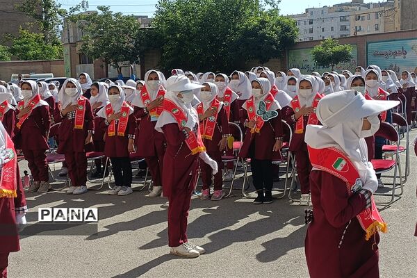 مراسم سپاس معلم در دبستان دخترانه سعادت شهرستان قدس