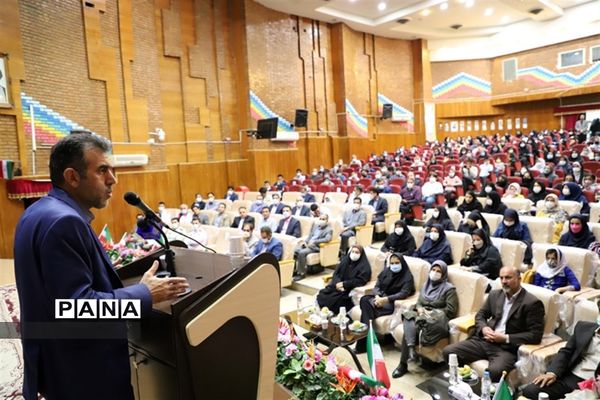 آیین تجلیل از برگزیدگان جشنواره سفیران سلامت