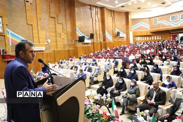 آیین تجلیل از برگزیدگان جشنواره سفیران سلامت