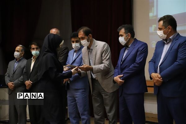 آیین تجلیل از برگزیدگان جشنواره سفیران سلامت