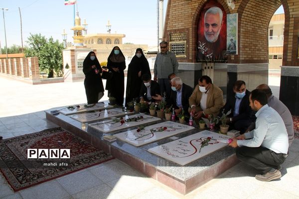 عطر افشانی و غباروبی مزار شهدای فرهنگی و گمنام شهرستان بهبهان