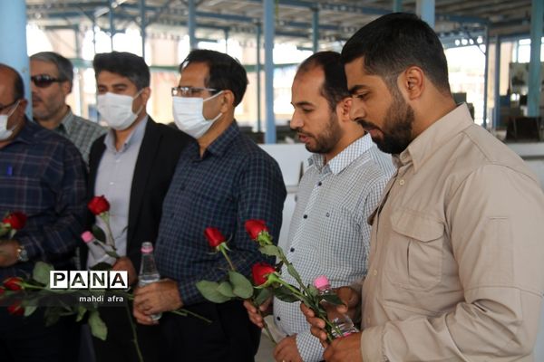 عطر افشانی و غباروبی مزار شهدای فرهنگی و گمنام شهرستان بهبهان