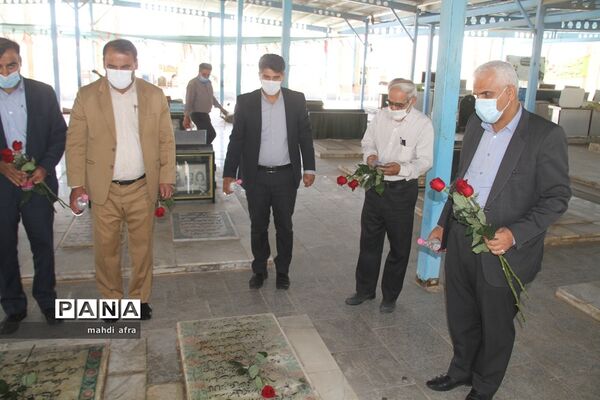 عطر افشانی و غباروبی مزار شهدای فرهنگی و گمنام شهرستان بهبهان