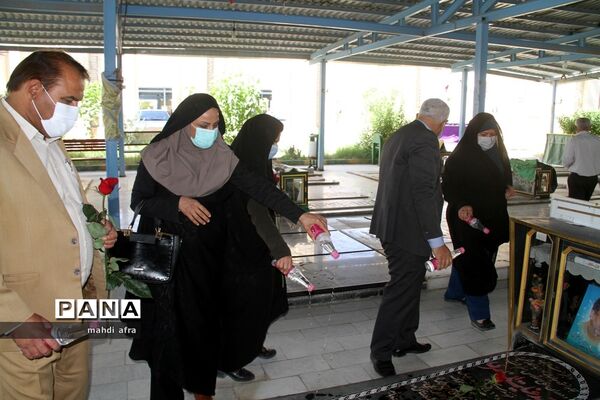 عطر افشانی و غباروبی مزار شهدای فرهنگی و گمنام شهرستان بهبهان