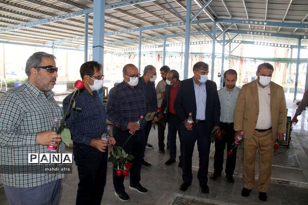 عطر افشانی و غباروبی مزار شهدای فرهنگی و گمنام شهرستان بهبهان
