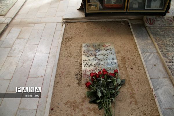 عطر افشانی و غباروبی مزار شهدای فرهنگی و گمنام شهرستان بهبهان