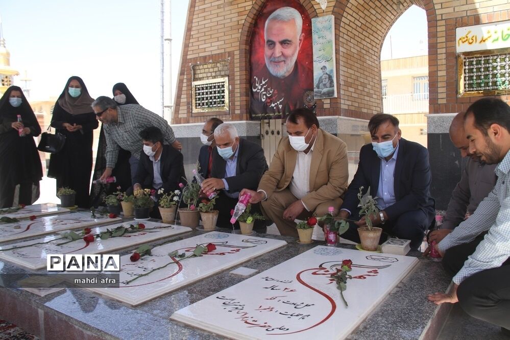 عطر افشانی و غباروبی مزار شهدای فرهنگی و گمنام شهرستان بهبهان