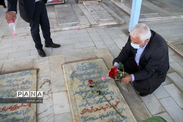 عطر افشانی و غباروبی مزار شهدای فرهنگی و گمنام شهرستان بهبهان