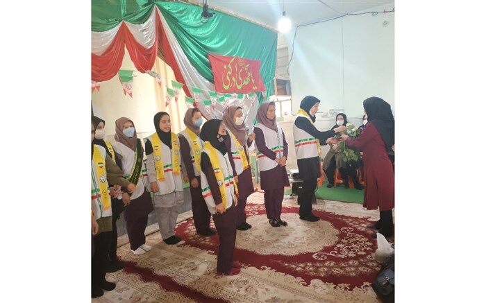 تقدیر از معلمان دبیرستان حضرت معصومه(س) جعفرآباد با اجرای آئین پیشتازان