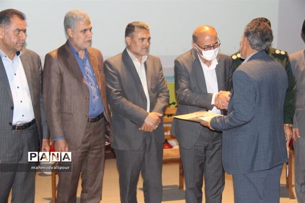 تجلیل از برگزیدگان دومین برنامه شناسایی جلوه های ویژه معلمی در زیست بوم جدید