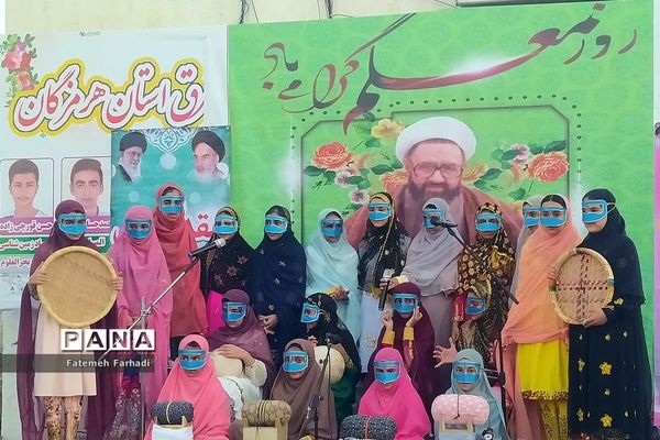 پاتوق سرود در میناب به‌مناسبت هفته گرامیداشت معلم