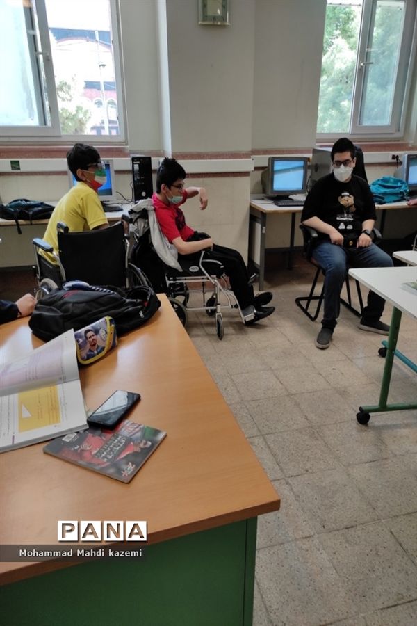 بازدید رئیس اداره آموزش وپرورش استثنایی شهر تهران از مدرسه استثنایی سروش به مناسبت روز معلم