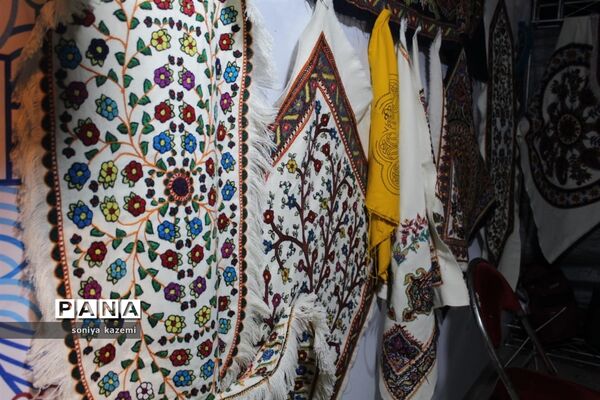 نمایشگاه صنایع‌دستی و سوغات استان‌ها در ساری