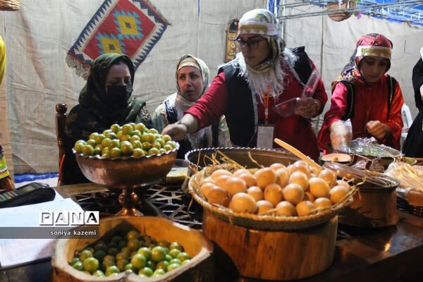 نمایشگاه صنایع‌دستی و سوغات استان‌ها در ساری