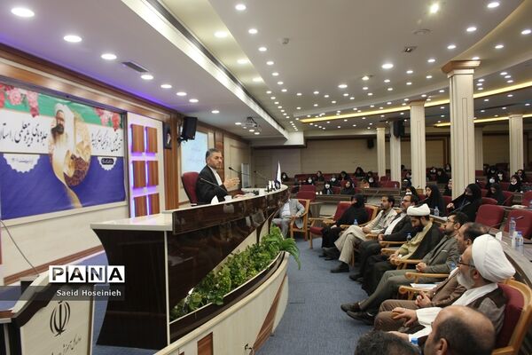 آیین تجلیل از فرهنگیان برگزیده جلوه‌های ویژه معلمی استان قم