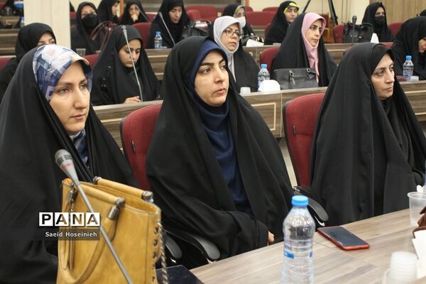 آیین تجلیل از فرهنگیان برگزیده جلوه‌های ویژه معلمی استان قم