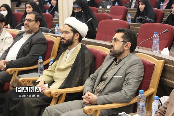 آیین تجلیل از فرهنگیان برگزیده جلوه‌های ویژه معلمی استان قم